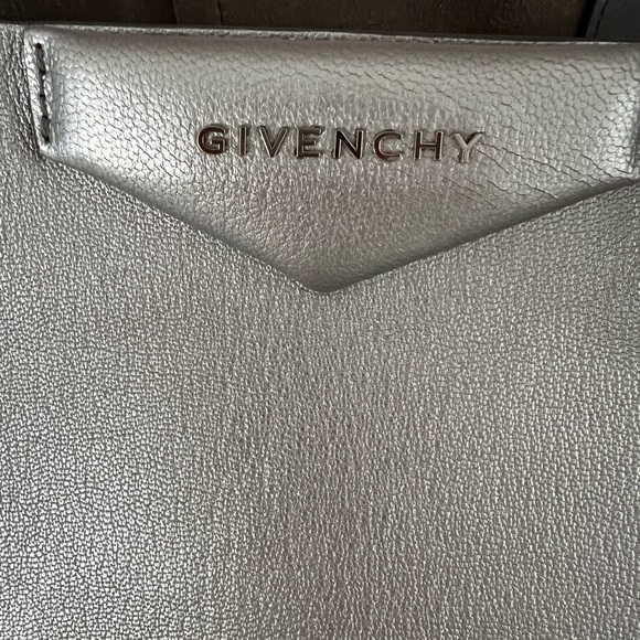 SOLD ❌ Givenchy Metallic Silver Leather Antigona Shopper Tote bag - Picture 4 of 16